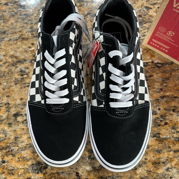 BNIB Men’s Vans - Picture 2 of 4
